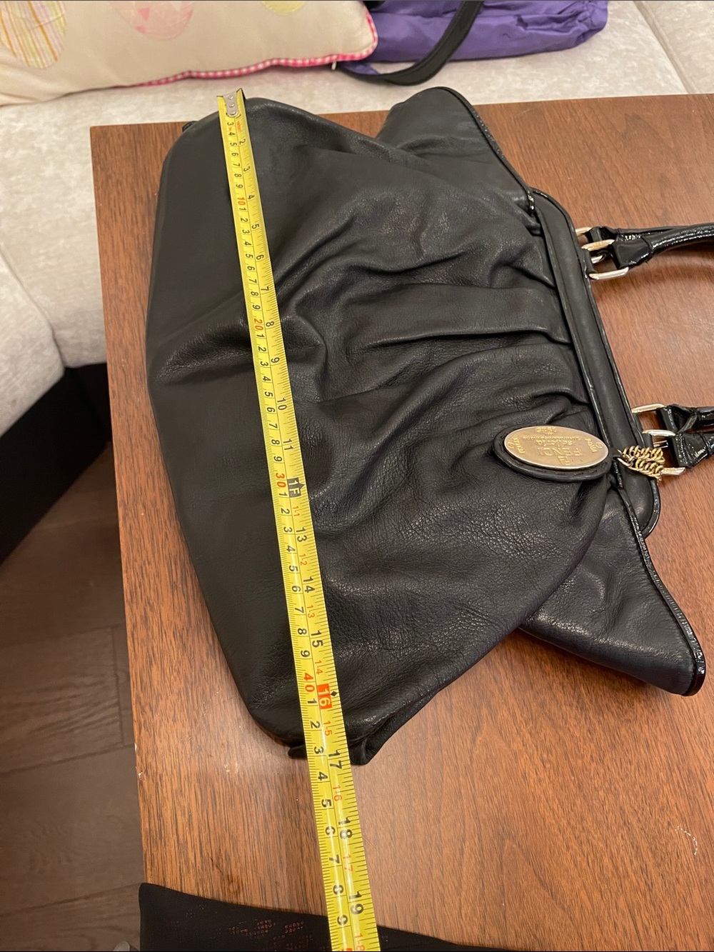 💯 authentic Black Leather Pleated Tote Handbag with Gold Tag - Picture 11 of 11